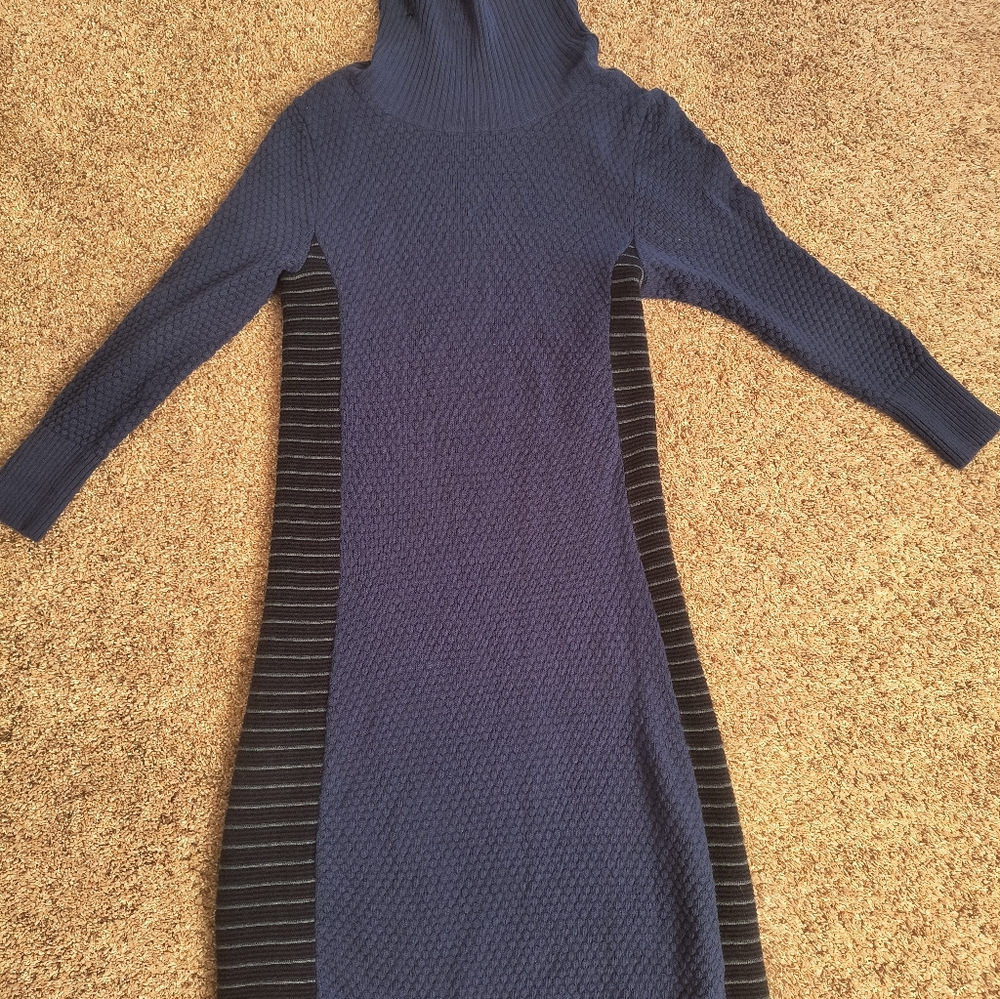 Elegant Purple Turtleneck Dress - Picture 2 of 3